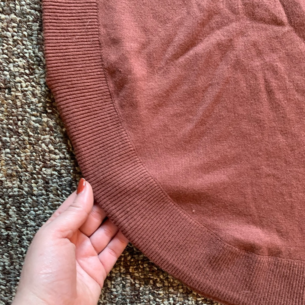 Express circle hem sweater - Picture 3 of 6